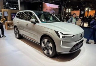 定位旗舰纯电SUV 沃尔沃EX90亮相2024进博会
