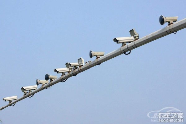 车距抓拍系统启用 未达安全车距罚200元