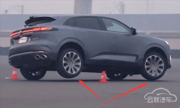 长安UNI-K麋鹿测试两轮离地险翻车！网友：太危险了