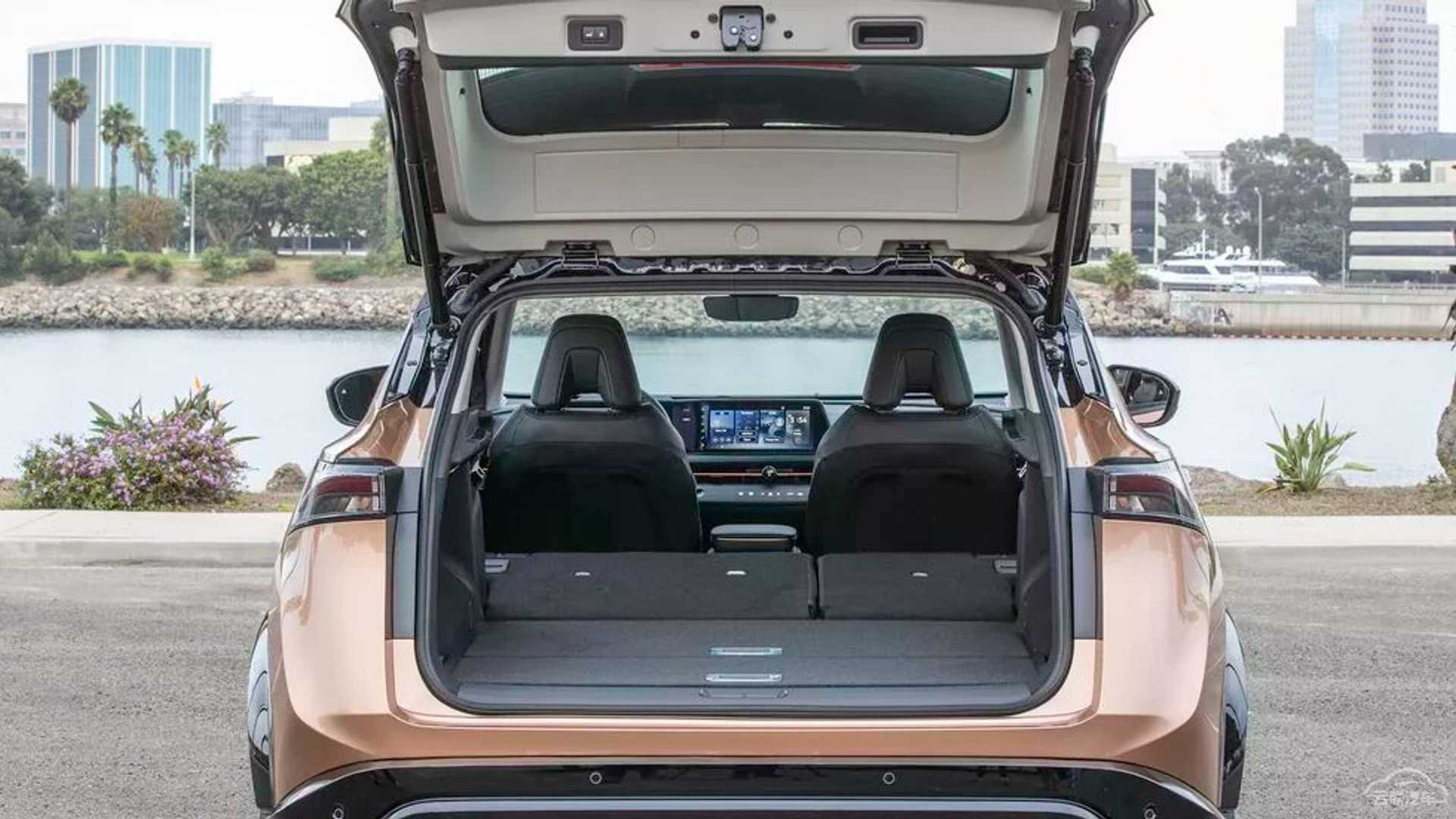 2022-nissan-ariya-rear-hatch