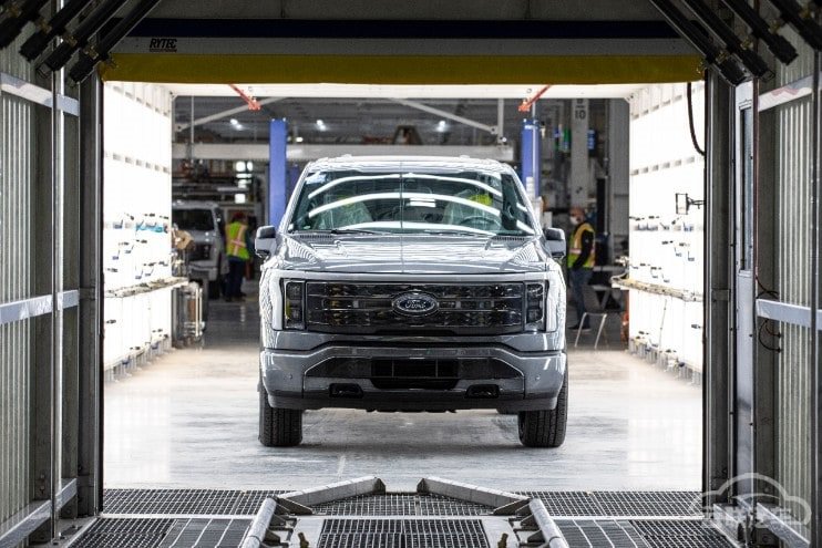 福特2021年美国电动车销量跃居第二，股价暴涨136%