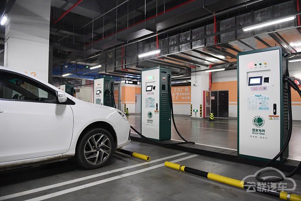 2021，充电基础设施新增超90万台