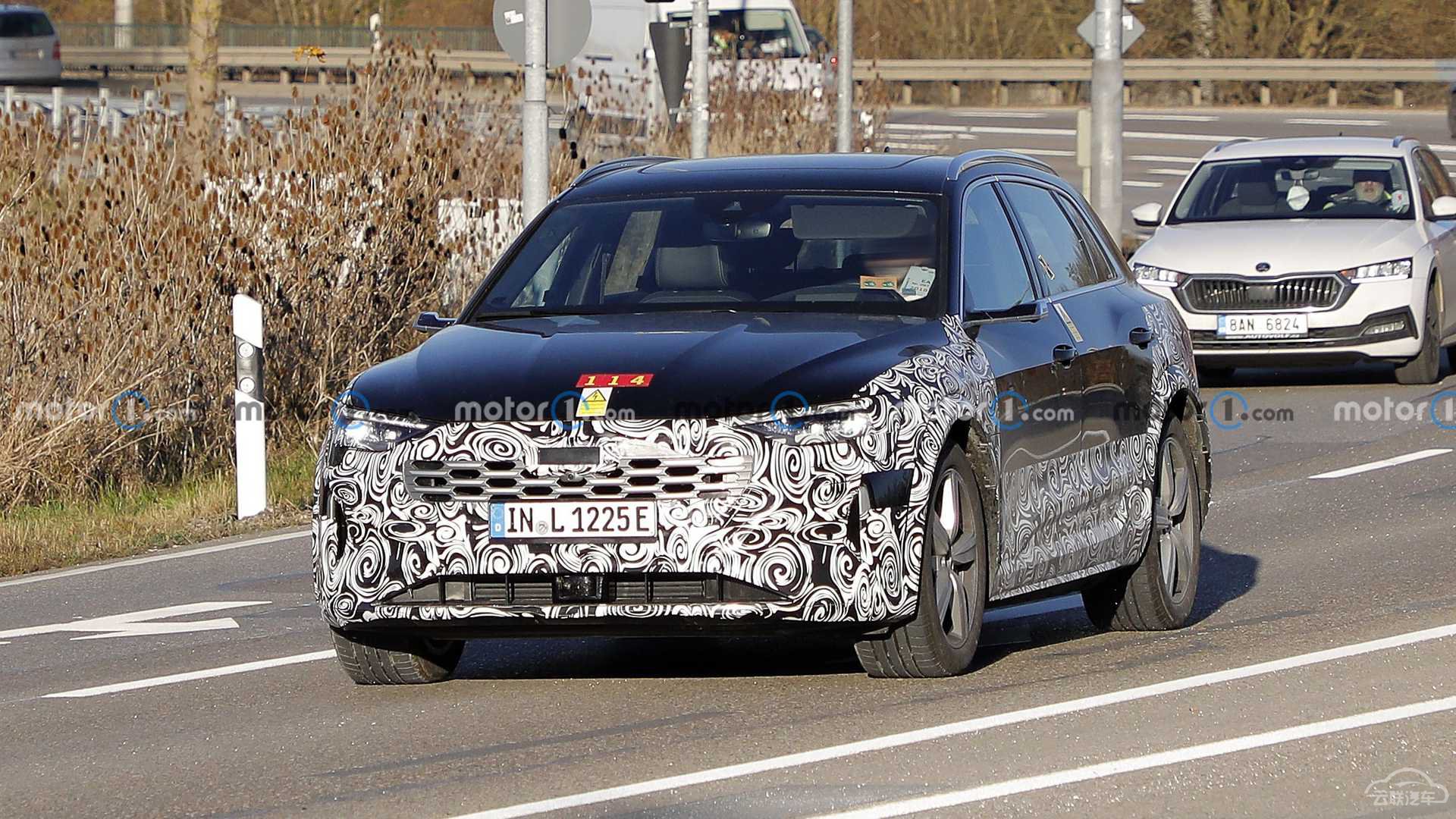 audi-e-tron-facelift-first-spy-photo.jpg