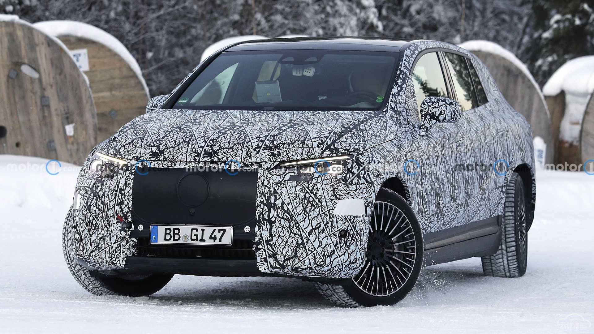 mercedes-amg-eqe-suv-with-rear-wheel-steering-spy-photo.jpg