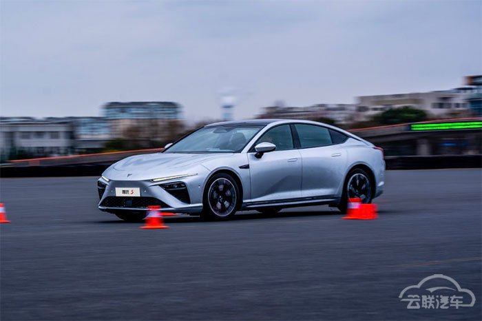 ٹ3.9/¹80km/h ߸Sع