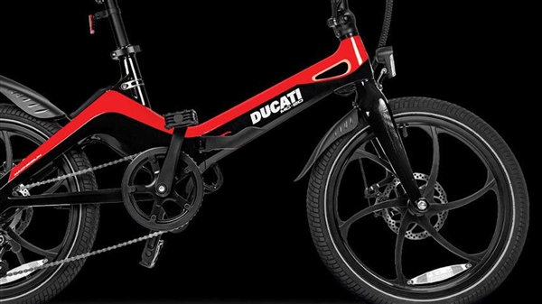 杜卡迪推出折叠电动自行车：卖1.1万、跑50公里