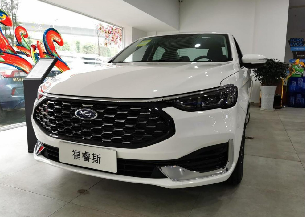 年轻上班族怎么选车?现代伊兰特对比福特福睿斯