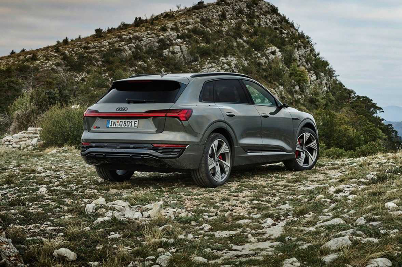 foto---audi-q8-e-tron-2023 (3)_副本.jpg