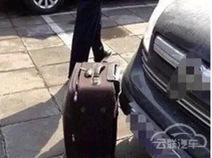 新的碰瓷手法出锅了?速传给开车的朋友看