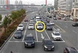 绿灯前车不走 后车可以压实线变道吗？