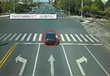 汽车刚压线就跳红灯了 过还是不过？