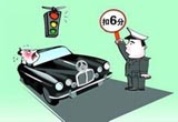 谨记这些情况不属闯红灯 压在线上停车不罚
