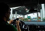 边开车边上网反应变慢 比酒驾还严重