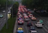 新手遇堵车8大行车技巧 跟车距离别太近
