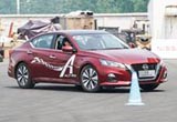 试驾测评：6.42秒破百操控就好？赛道试驾全新天籁